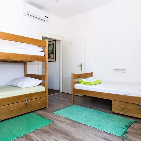 Hostel Four Corners